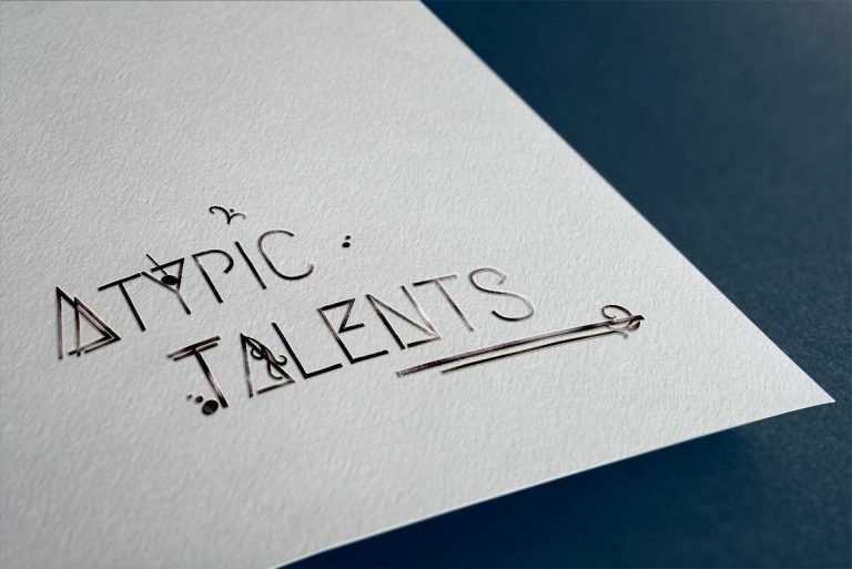 logo mockup Talents imprimé argenté sur couverture
